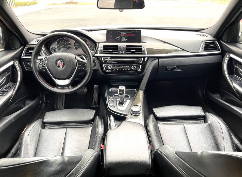 2016 BMW 3 Series Image 11