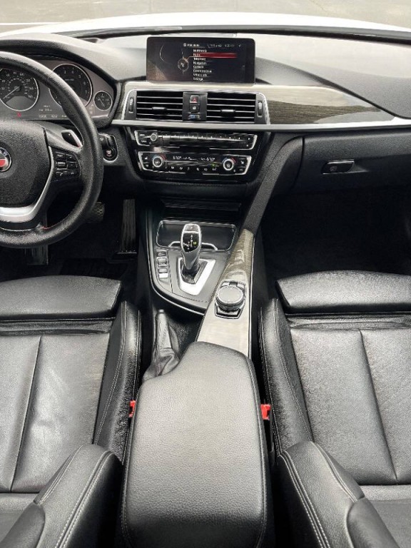 2016 BMW 3 Series Image 12