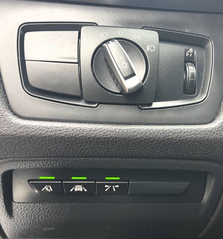 2016 BMW 3 Series Image 24