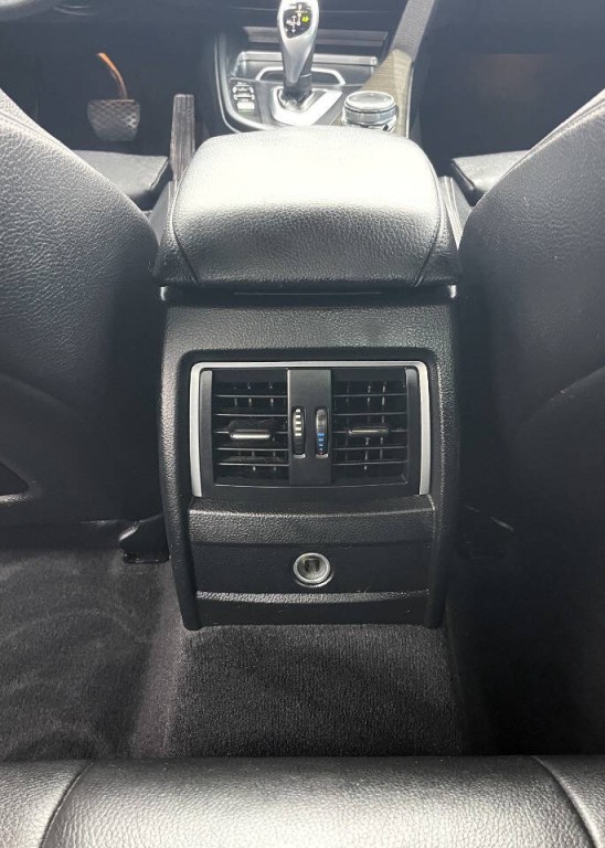 2016 BMW 3 Series Image 25