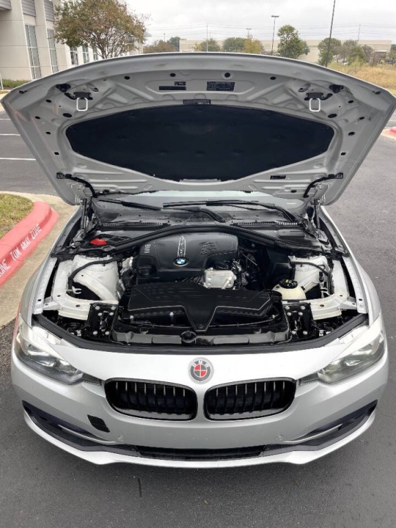 2016 BMW 3 Series Image 33