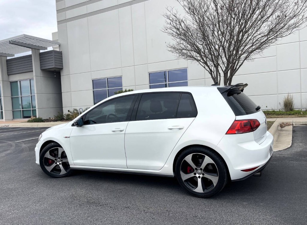 2016 Volkswagen GTI Image 4