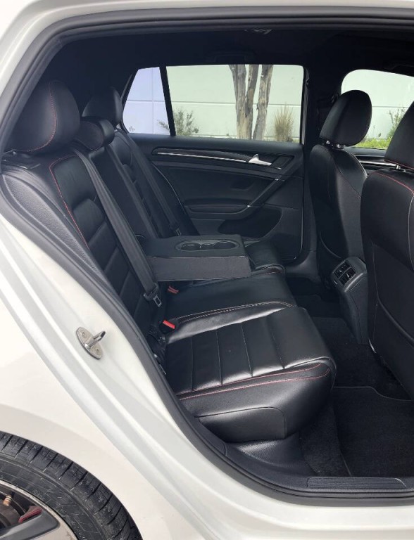 2016 Volkswagen GTI Image 10