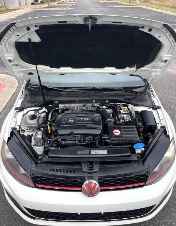 2016 Volkswagen GTI Image 30