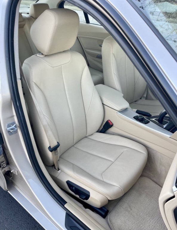 2015 BMW 3 Series Image 9