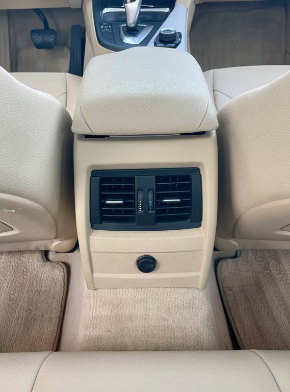 2015 BMW 3 Series Image 22