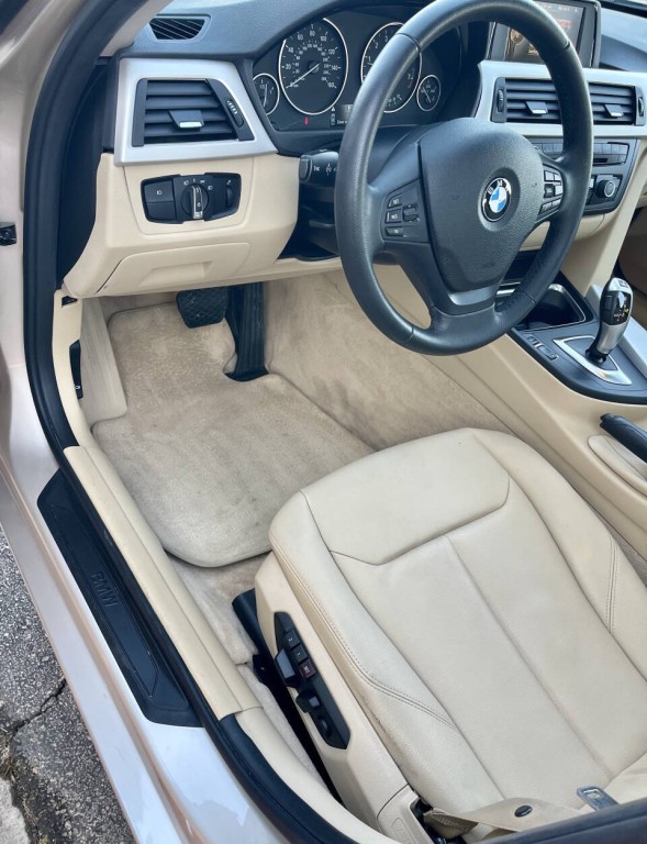 2015 BMW 3 Series Image 23