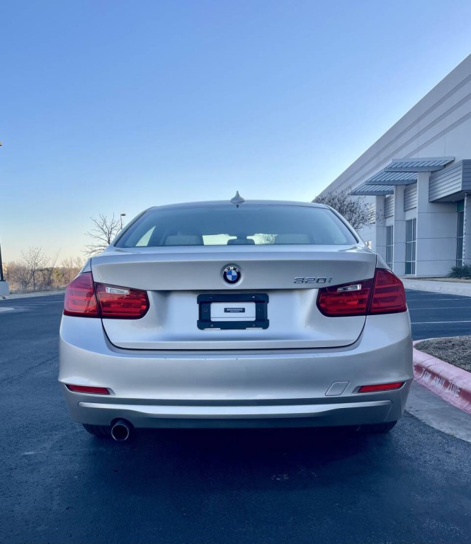 2015 BMW 3 Series Image 25