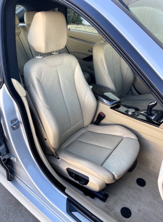 2014 BMW 3 Series Image 9