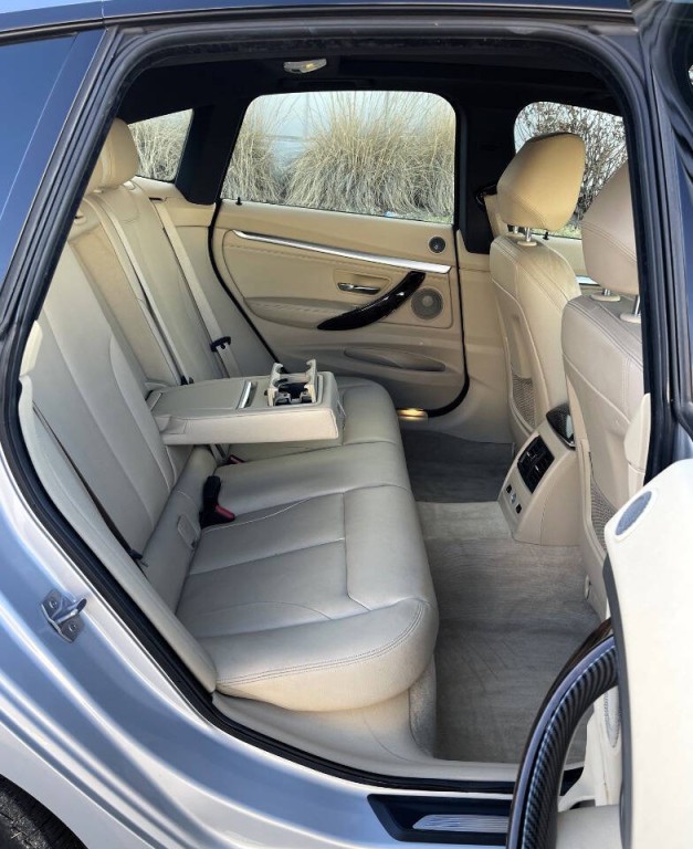 2014 BMW 3 Series Image 11