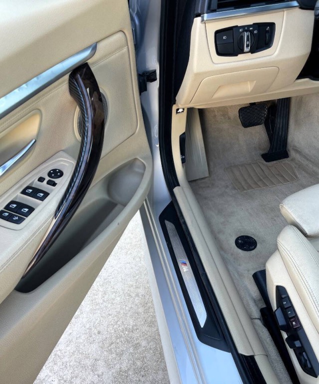 2014 BMW 3 Series Image 22