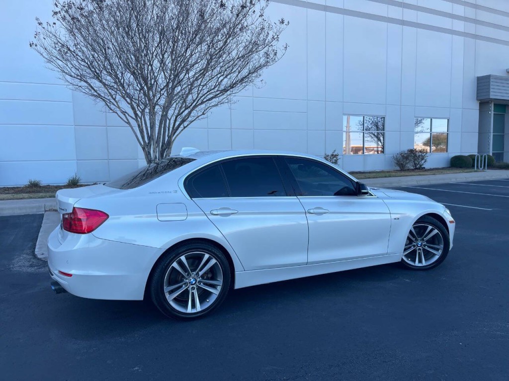 2013 BMW 3 Series Image 3