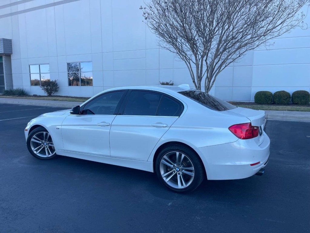 2013 BMW 3 Series Image 4