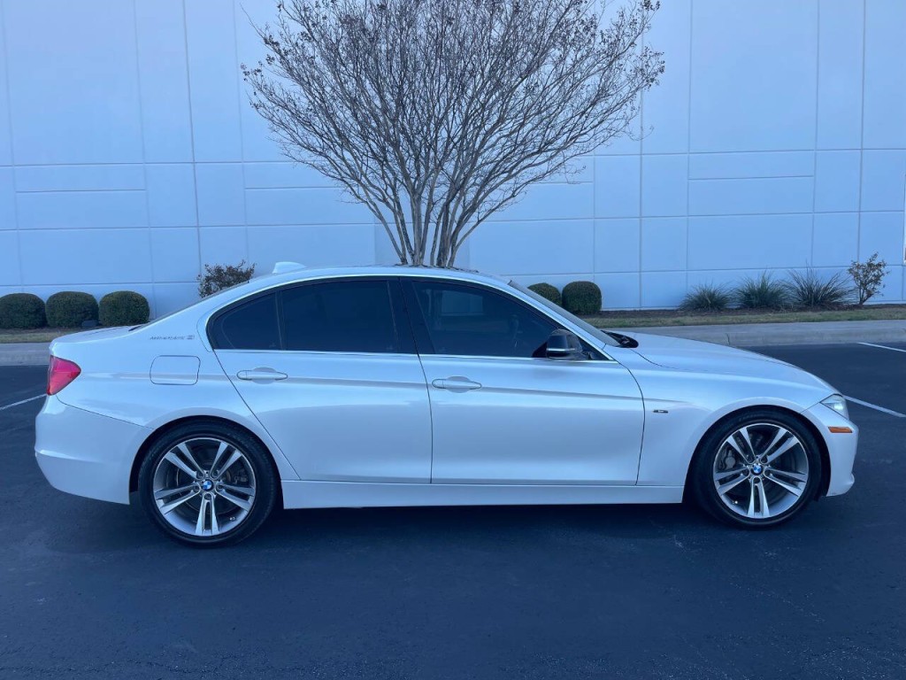 2013 BMW 3 Series Image 5