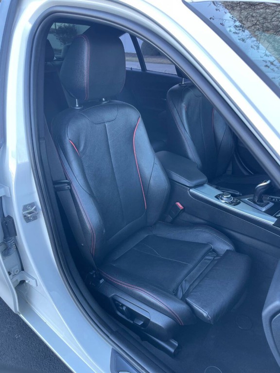 2013 BMW 3 Series Image 8