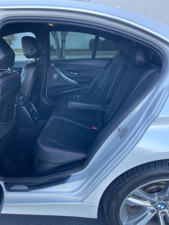 2013 BMW 3 Series Image 9