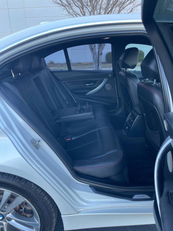 2013 BMW 3 Series Image 10