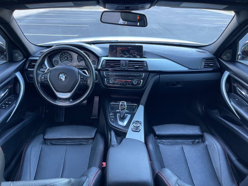2013 BMW 3 Series Image 11