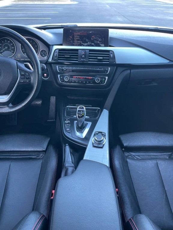 2013 BMW 3 Series Image 12