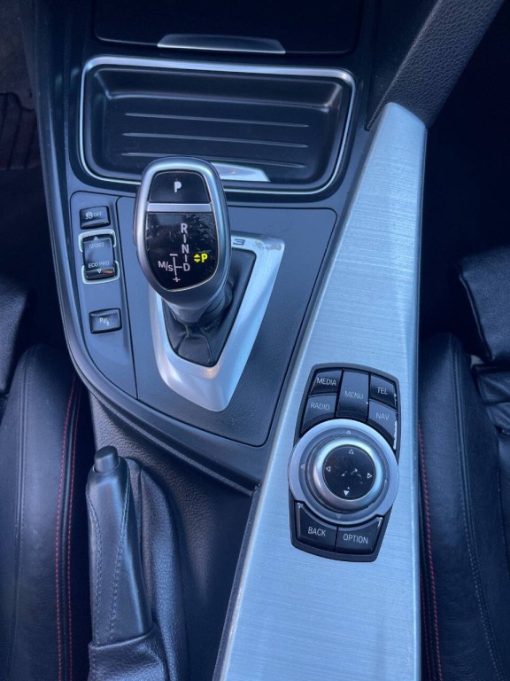 2013 BMW 3 Series Image 15