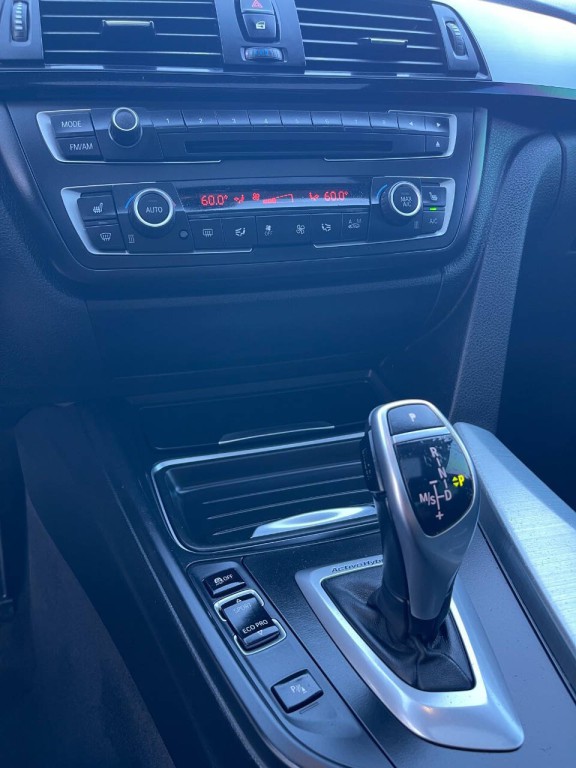 2013 BMW 3 Series Image 16