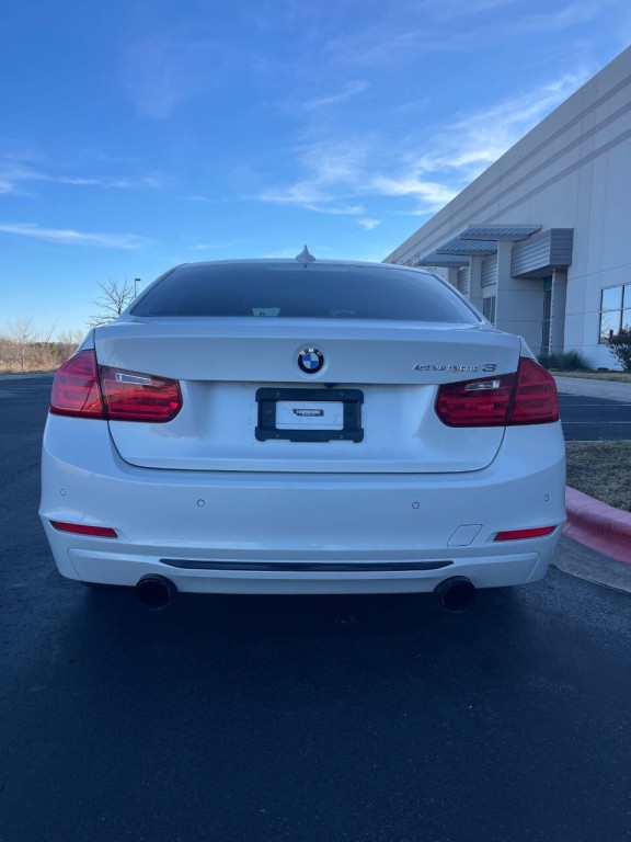 2013 BMW 3 Series Image 21