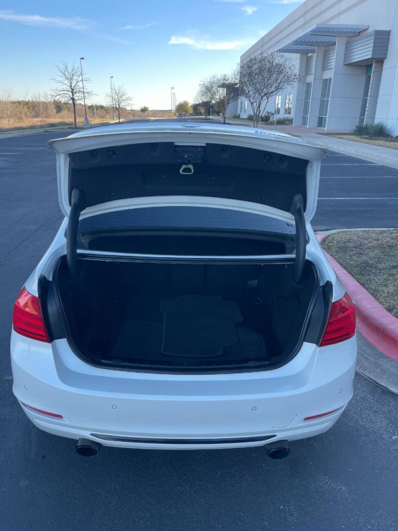 2013 BMW 3 Series Image 24