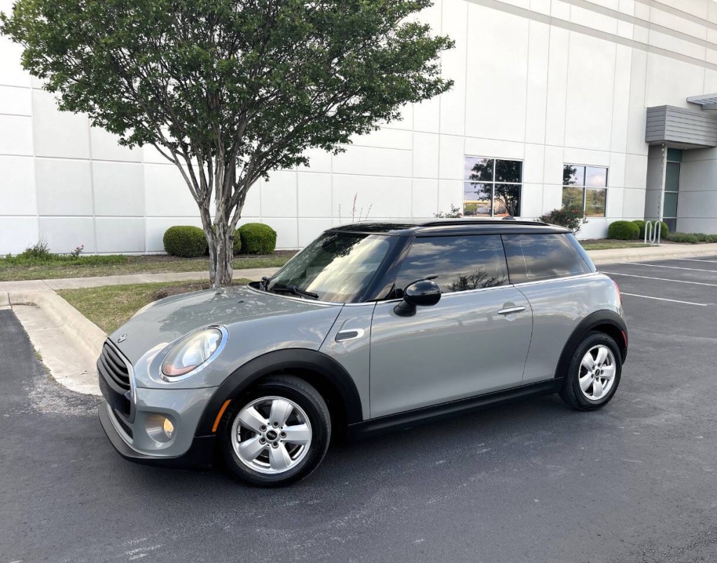 2016 MINI Cooper Image 2