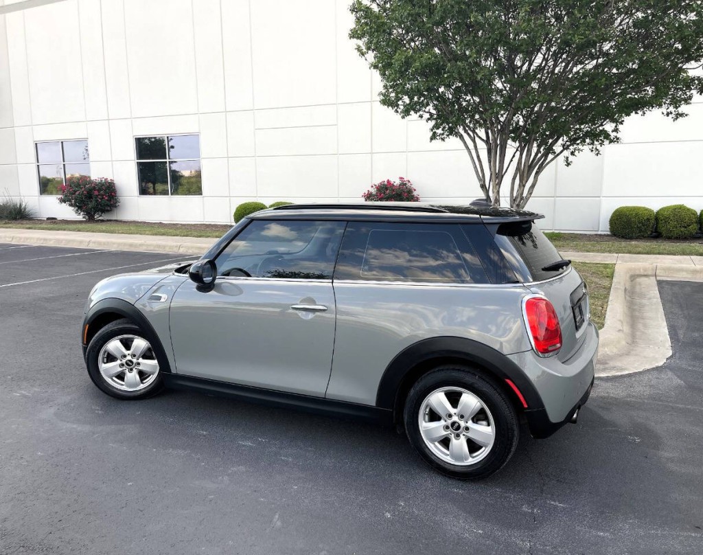 2016 MINI Cooper Image 4