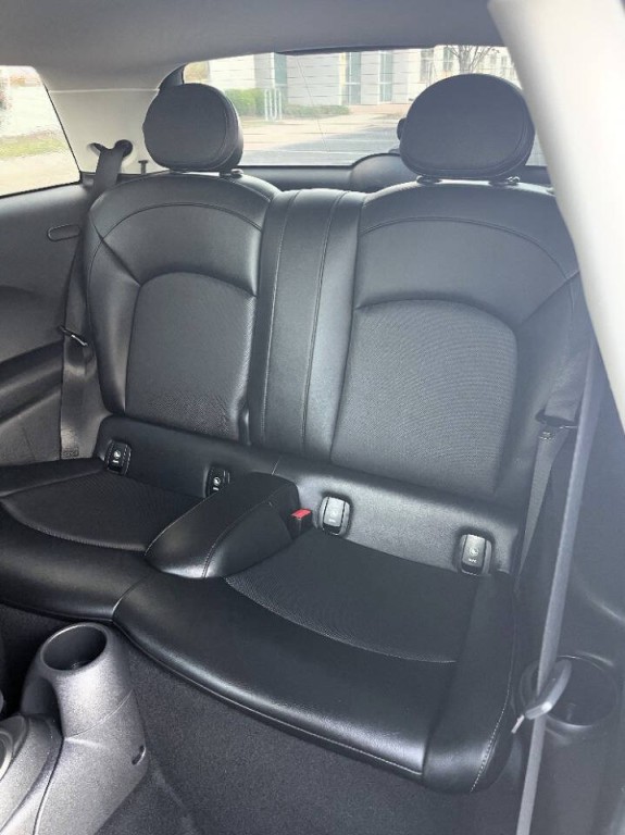 2016 MINI Cooper Image 9