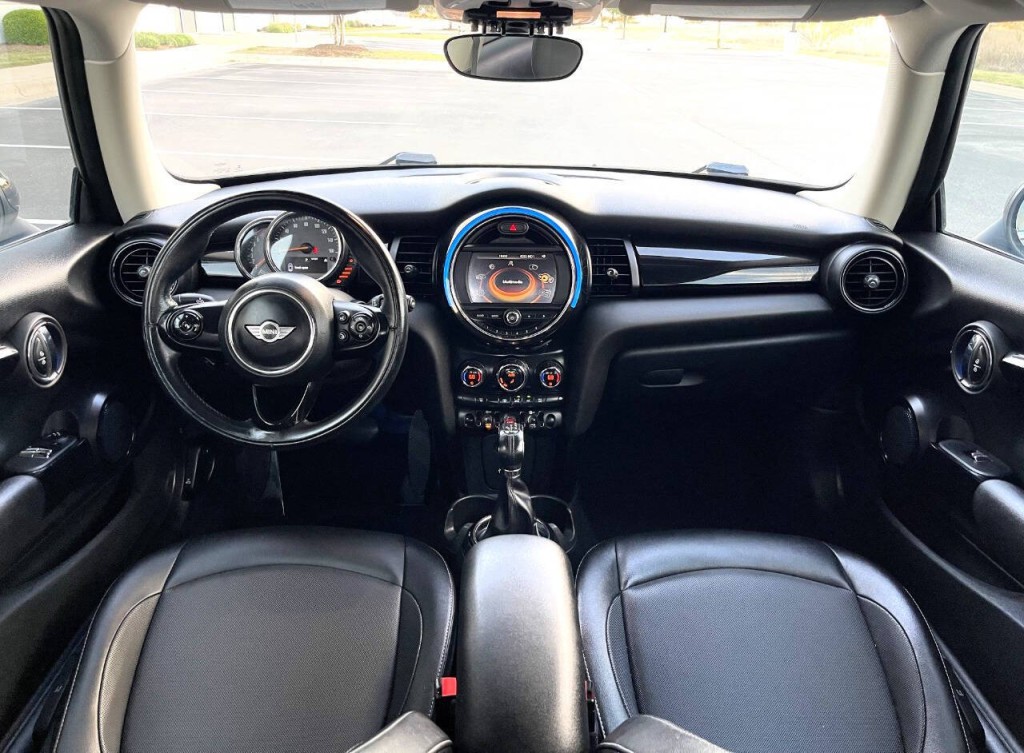 2016 MINI Cooper Image 11