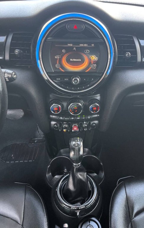 2016 MINI Cooper Image 12