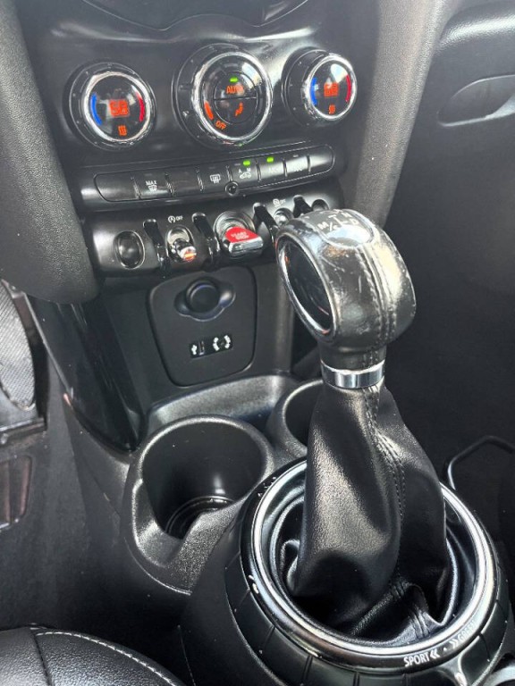 2016 MINI Cooper Image 14
