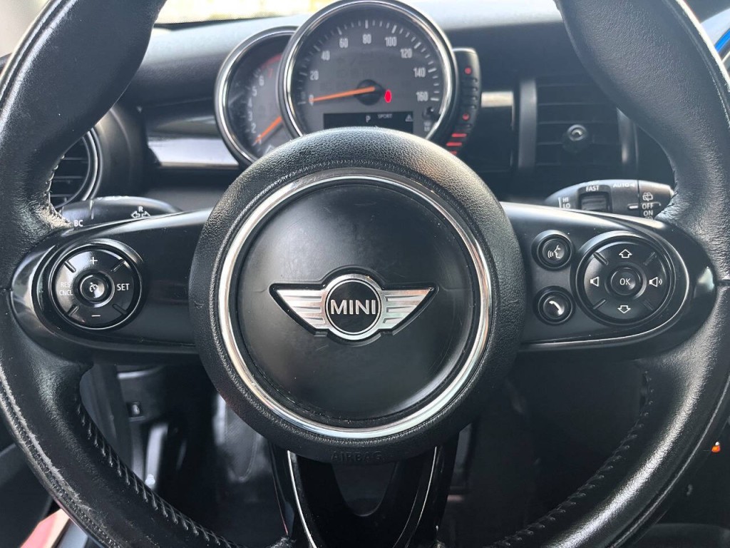 2016 MINI Cooper Image 16