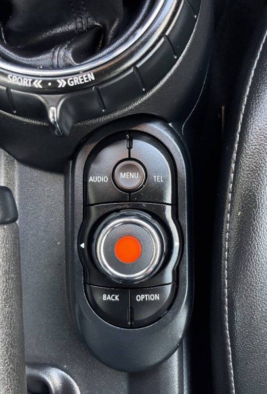 2016 MINI Cooper Image 21