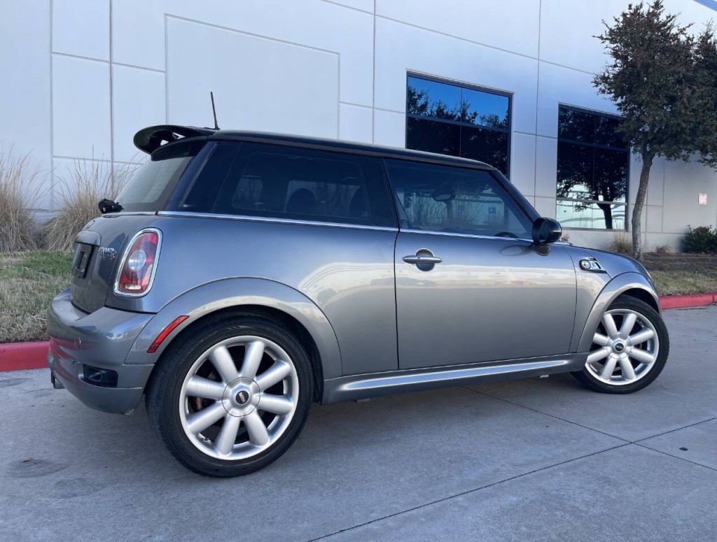 2010 MINI Cooper Image 4