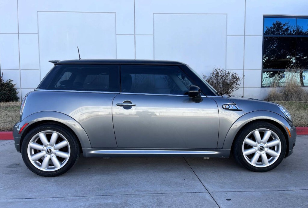 2010 MINI Cooper Image 6