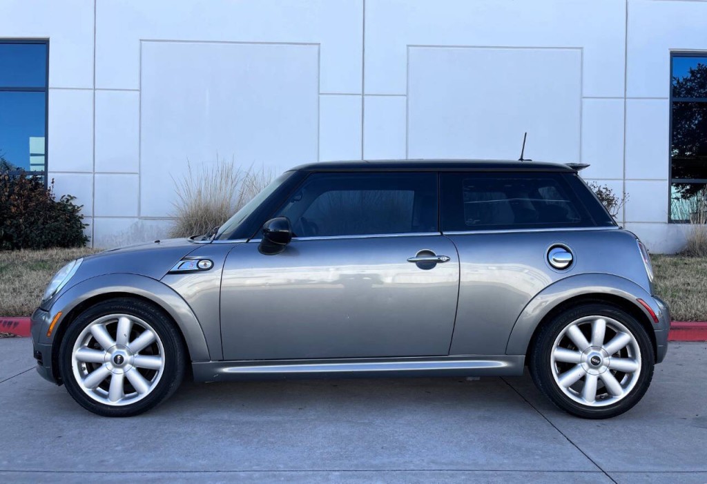 2010 MINI Cooper Image 7