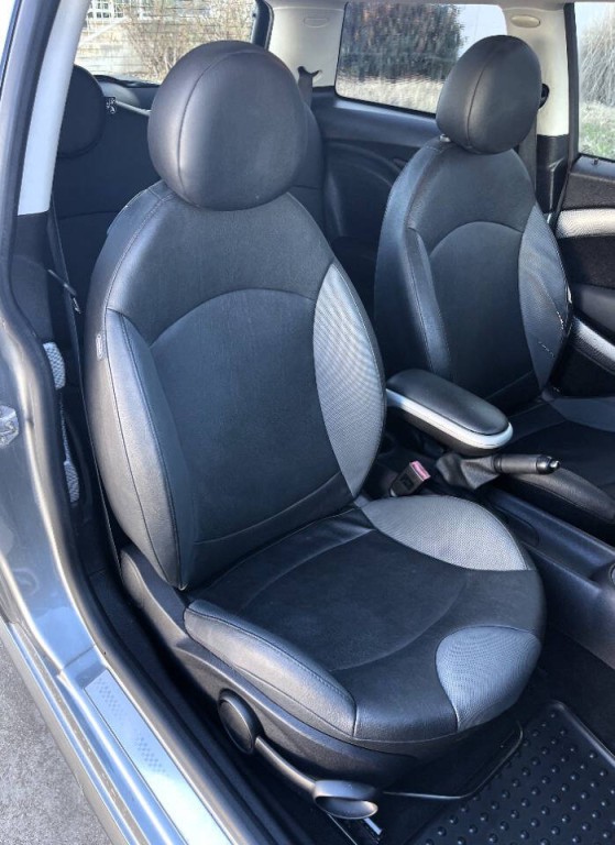 2010 MINI Cooper Image 9