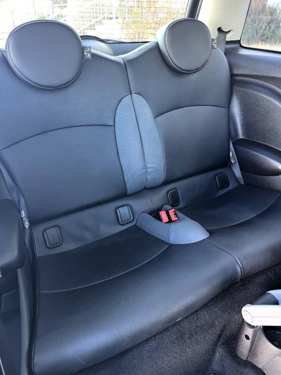 2010 MINI Cooper Image 11