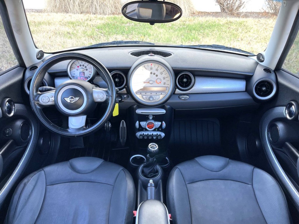 2010 MINI Cooper Image 12