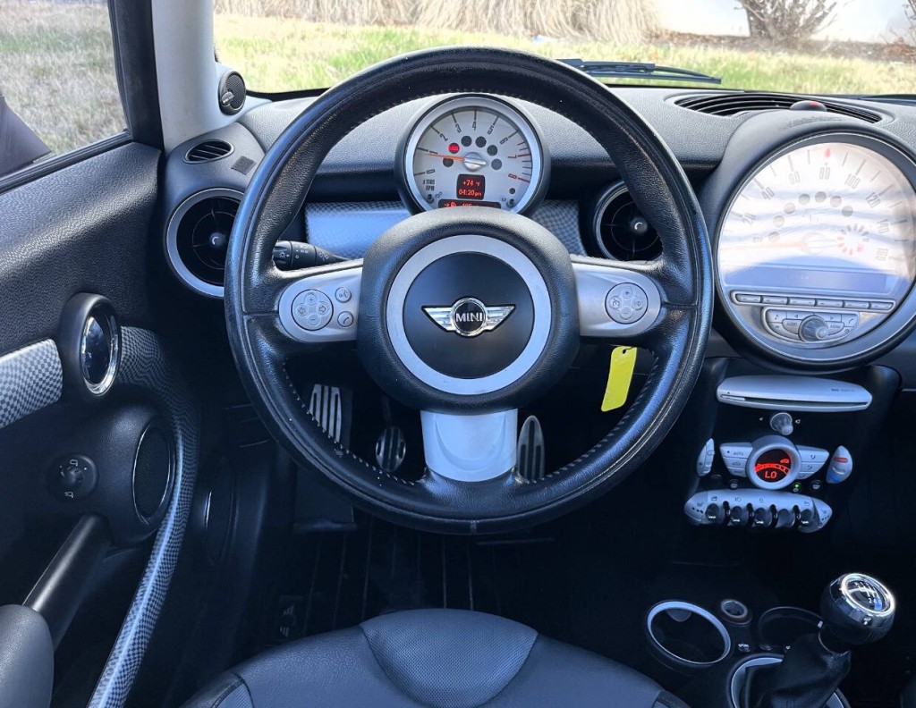 2010 MINI Cooper Image 15