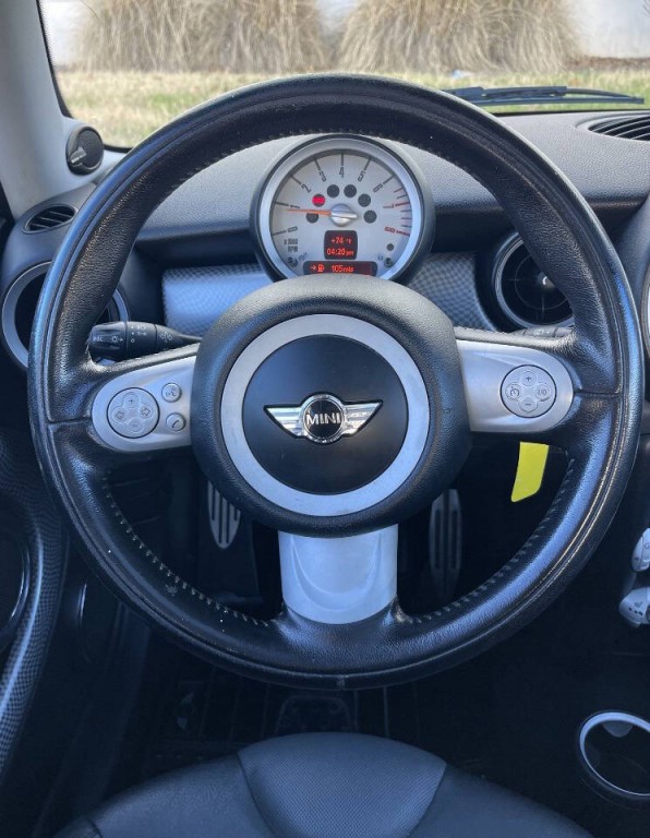 2010 MINI Cooper Image 16