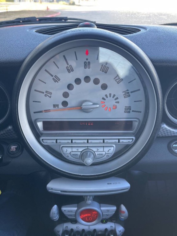 2010 MINI Cooper Image 18