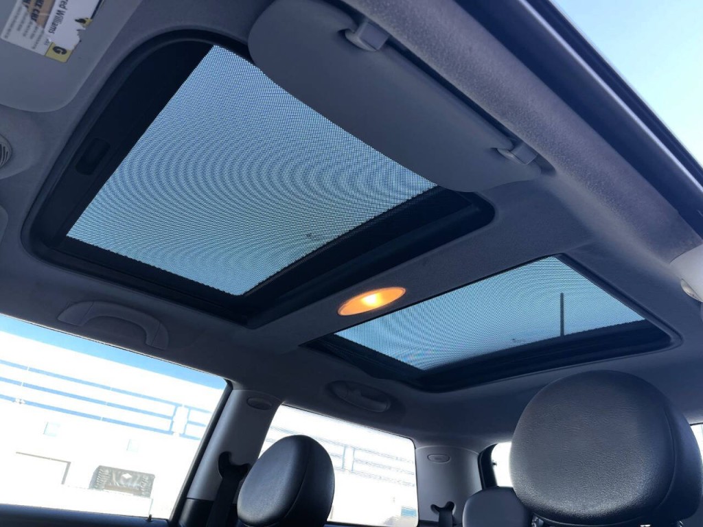 2010 MINI Cooper Image 20