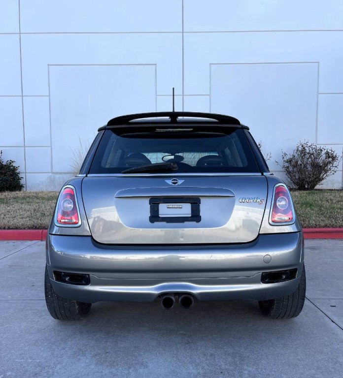 2010 MINI Cooper Image 23