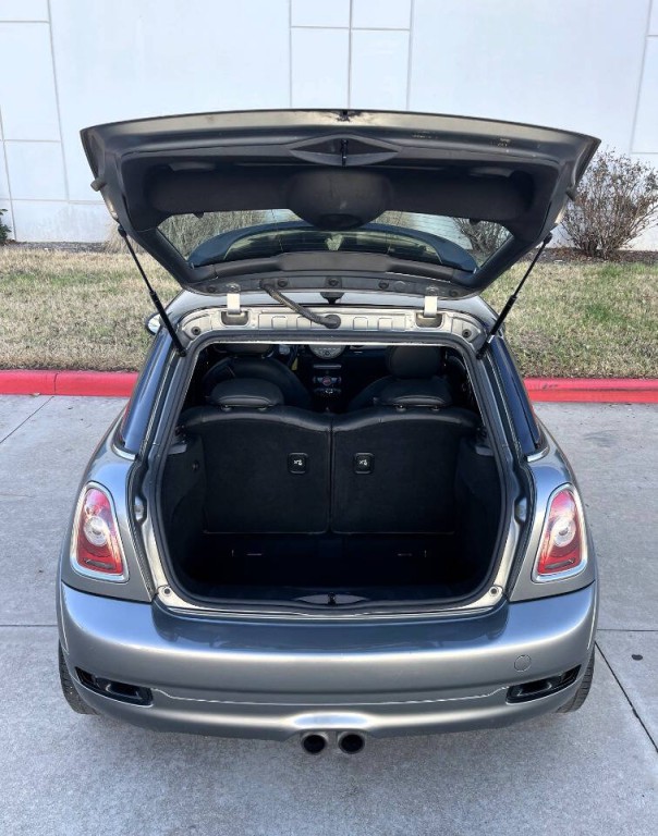 2010 MINI Cooper Image 28