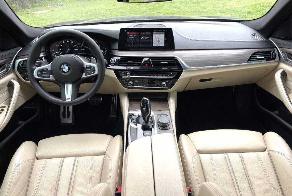 2018 BMW 5 Series Image 12