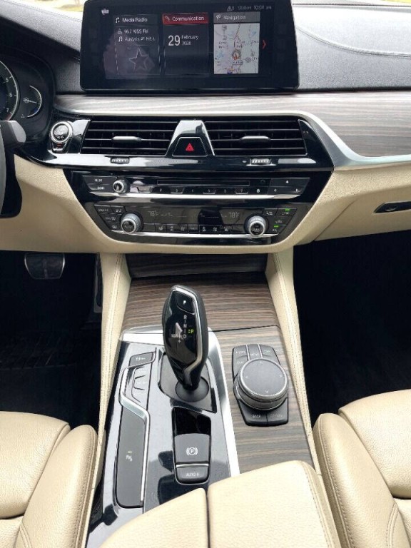 2018 BMW 5 Series Image 21
