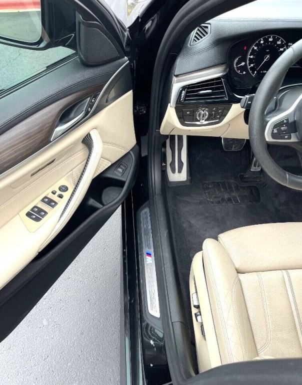 2018 BMW 5 Series Image 25